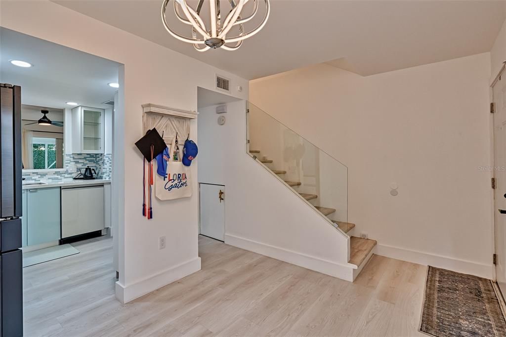 待售: $215,000 (2 贝兹, 2 浴室, 1016 平方英尺)