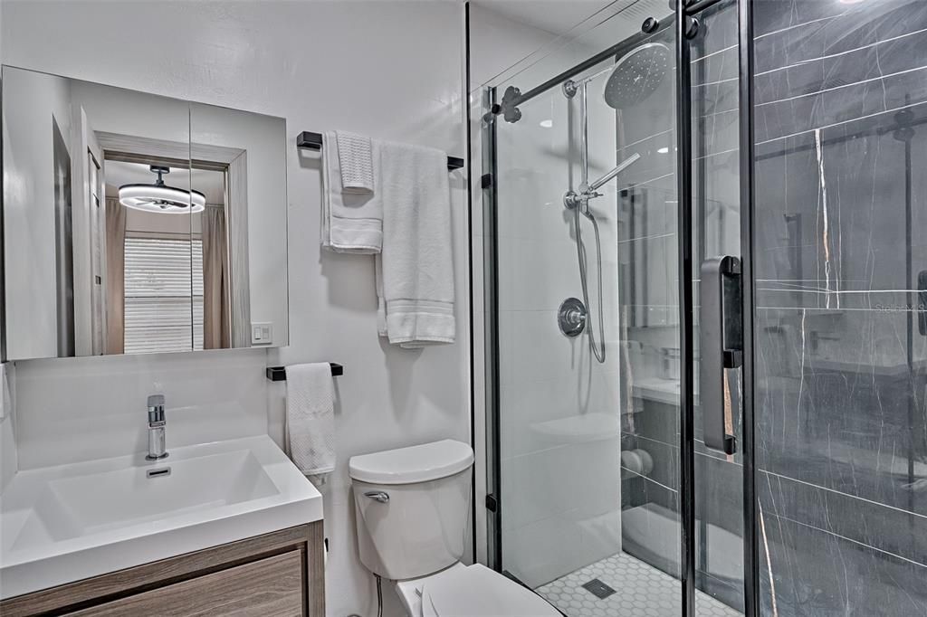 待售: $215,000 (2 贝兹, 2 浴室, 1016 平方英尺)