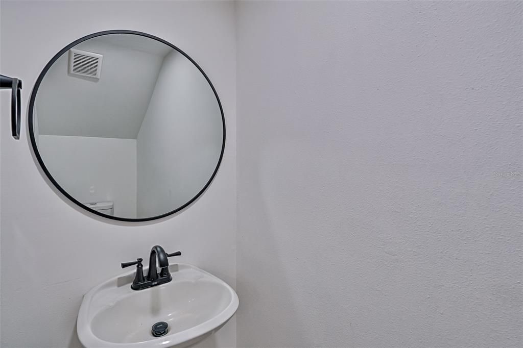 待售: $215,000 (2 贝兹, 2 浴室, 1016 平方英尺)