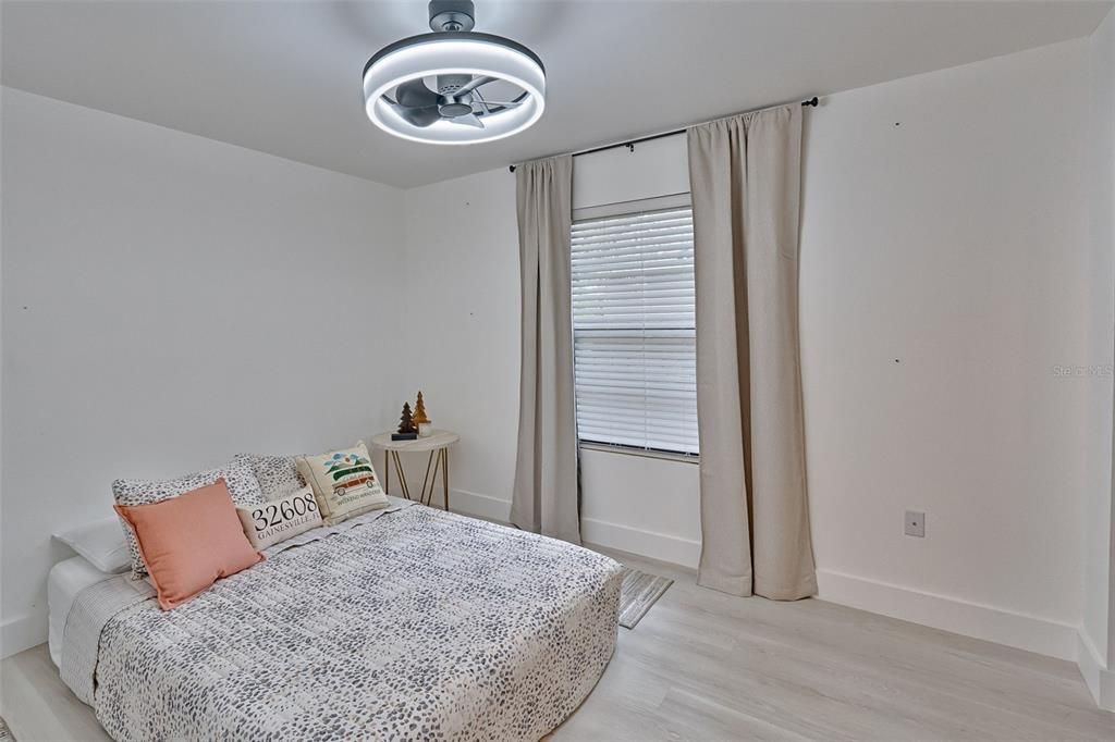 待售: $215,000 (2 贝兹, 2 浴室, 1016 平方英尺)