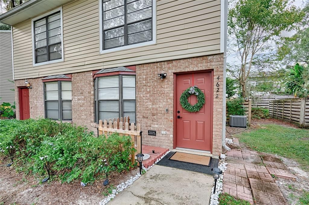 待售: $215,000 (2 贝兹, 2 浴室, 1016 平方英尺)