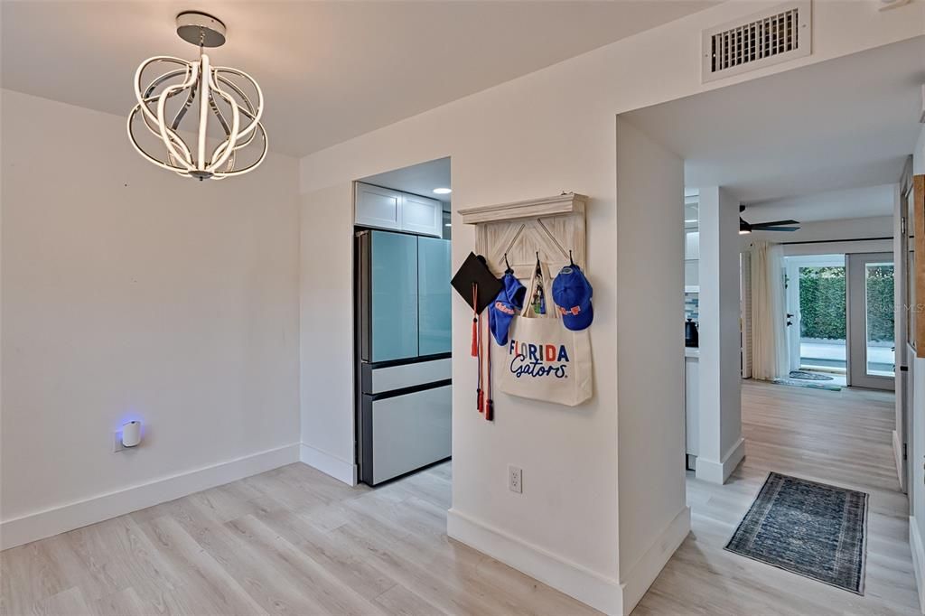 待售: $215,000 (2 贝兹, 2 浴室, 1016 平方英尺)