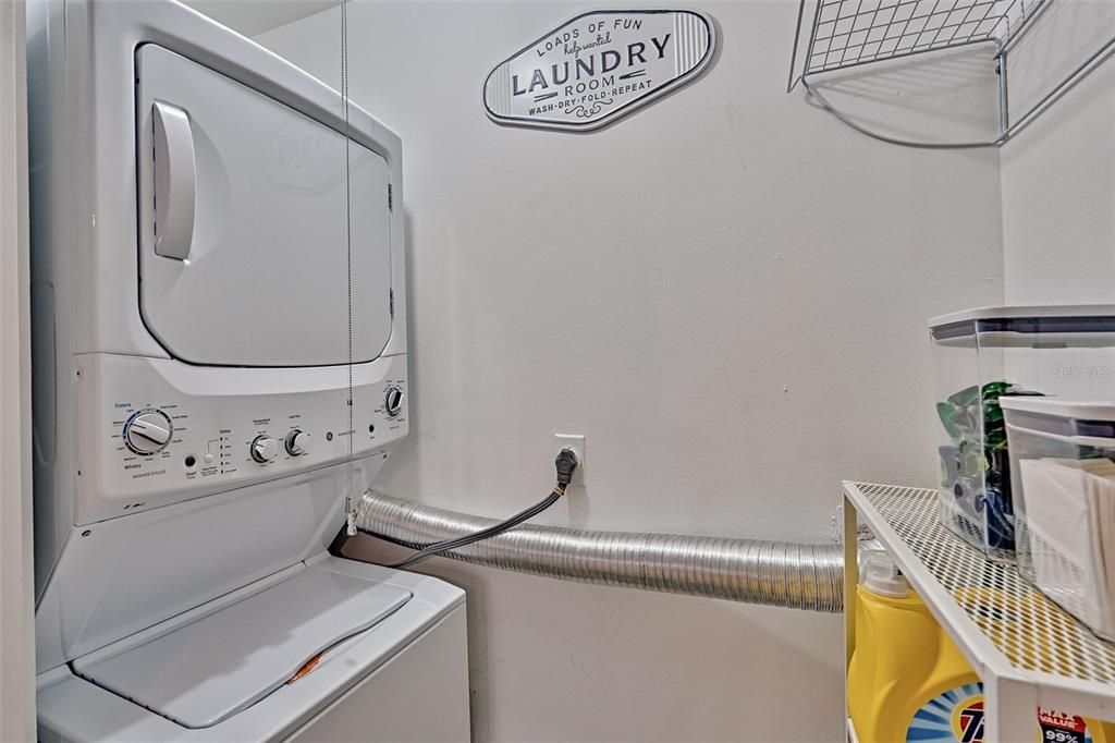 待售: $215,000 (2 贝兹, 2 浴室, 1016 平方英尺)