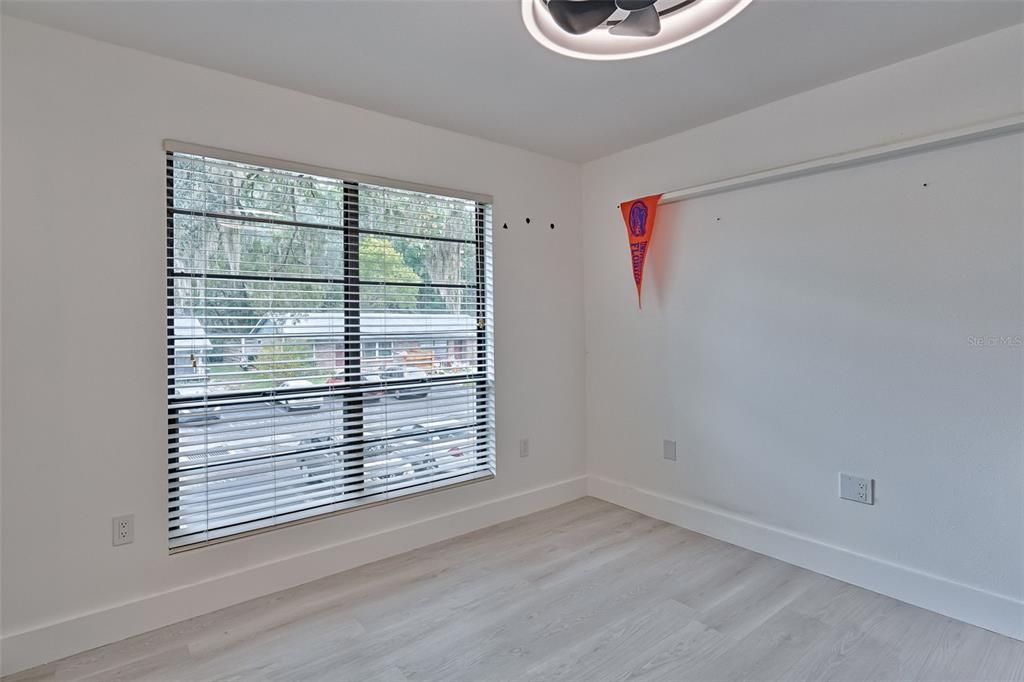 待售: $215,000 (2 贝兹, 2 浴室, 1016 平方英尺)