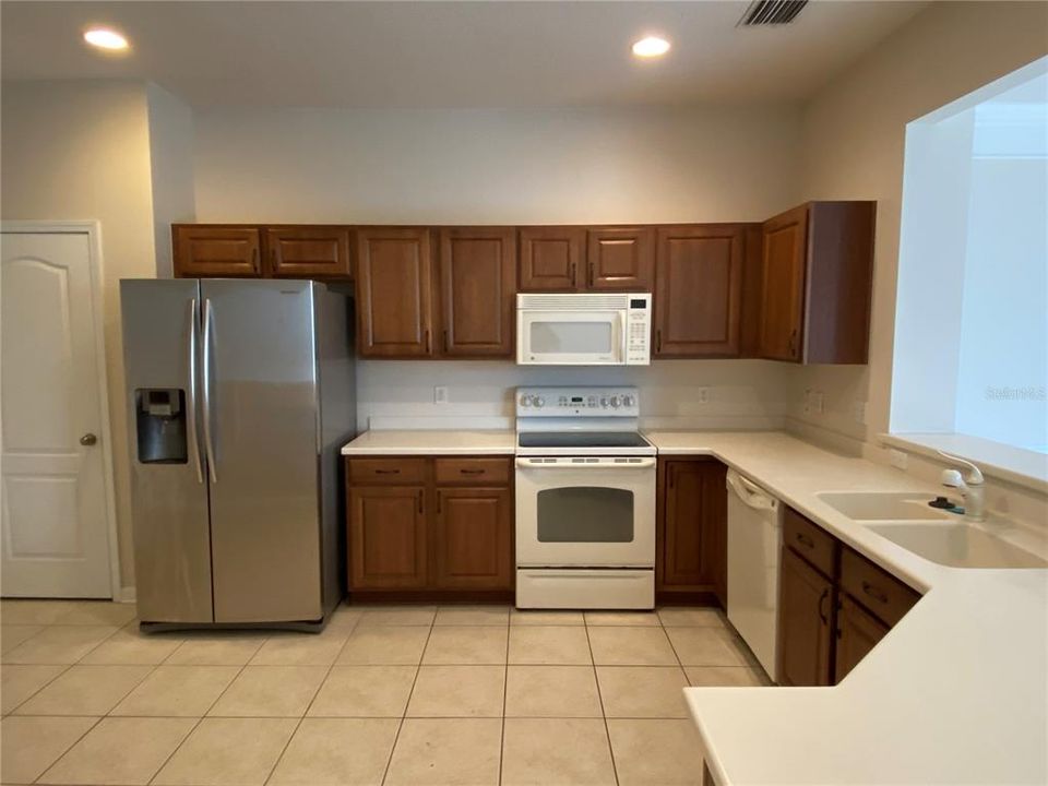 For Rent: $2,300 (3 beds, 2 baths, 1845 Square Feet)
