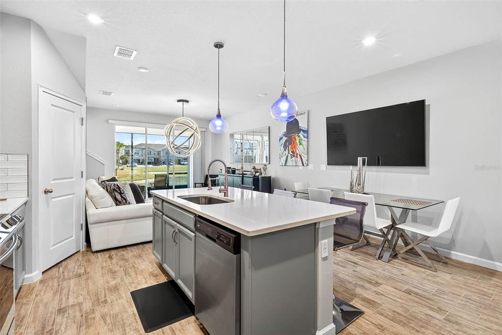 For Sale: $330,000 (3 beds, 2 baths, 1680 Square Feet)