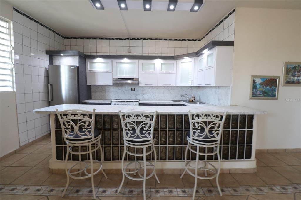 En Venta: $480,000 (3 camas, 2 baños, 2064 Pies cuadrados)