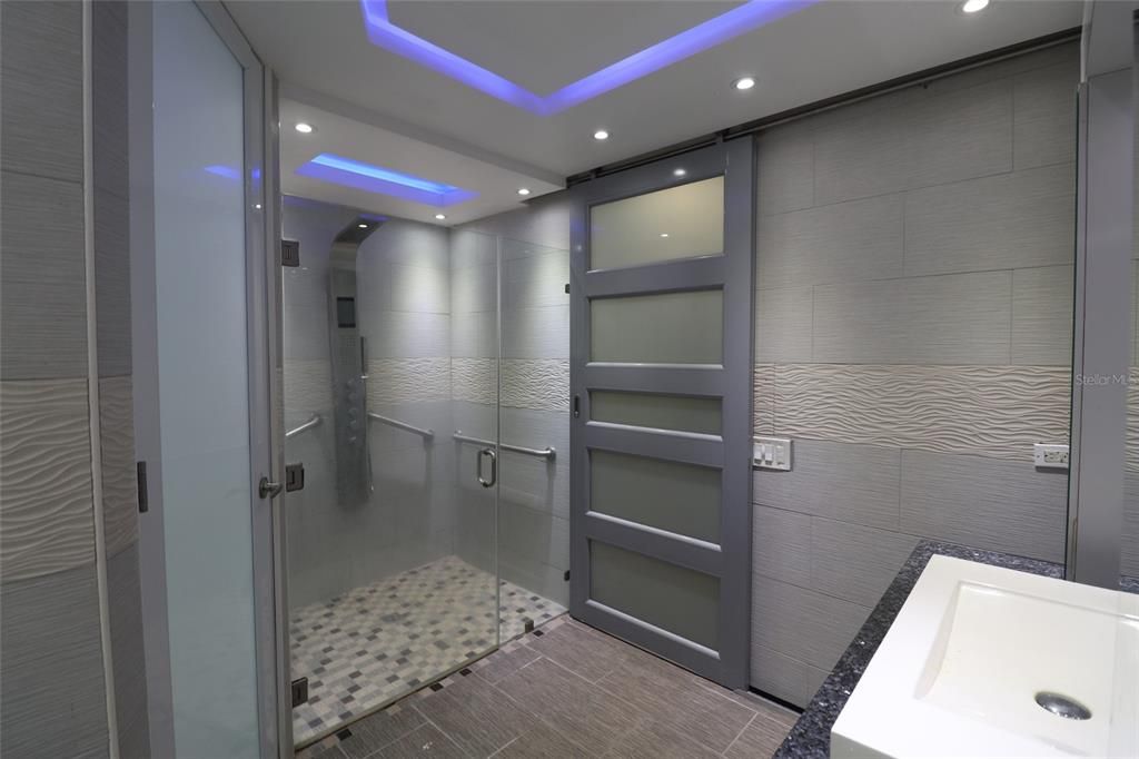 En Venta: $480,000 (3 camas, 2 baños, 2064 Pies cuadrados)