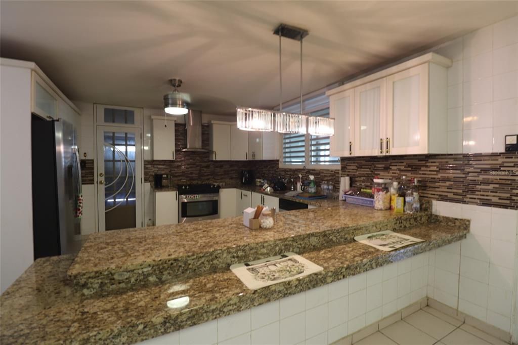 En Venta: $480,000 (3 camas, 2 baños, 2064 Pies cuadrados)