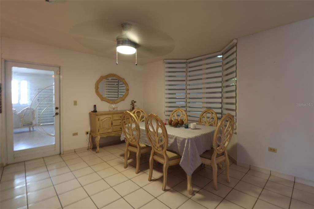 En Venta: $480,000 (3 camas, 2 baños, 2064 Pies cuadrados)