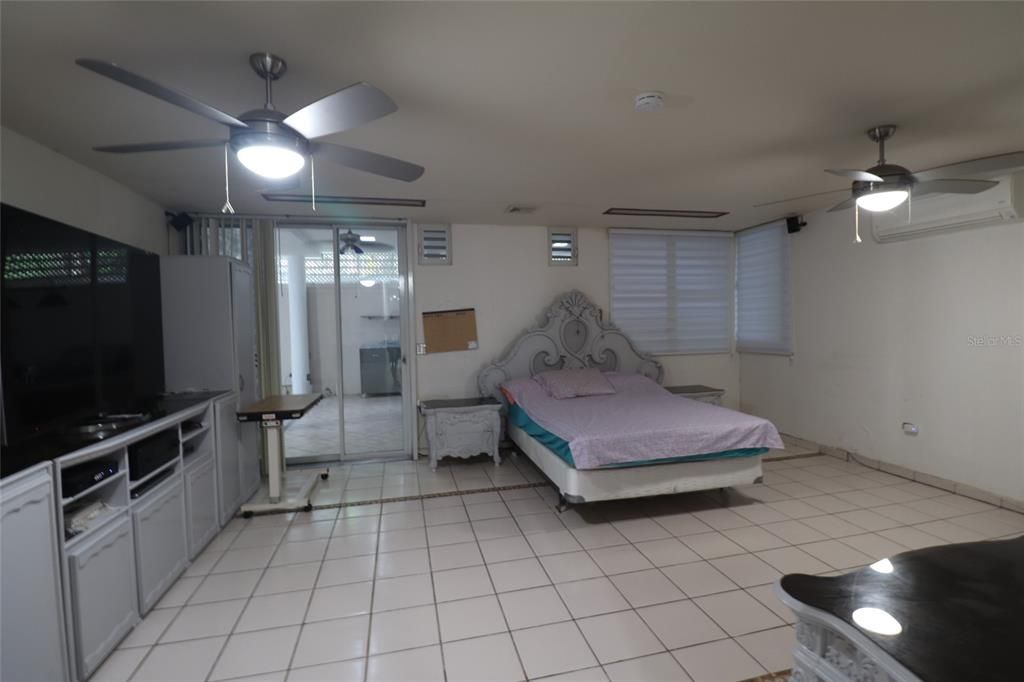 En Venta: $480,000 (3 camas, 2 baños, 2064 Pies cuadrados)