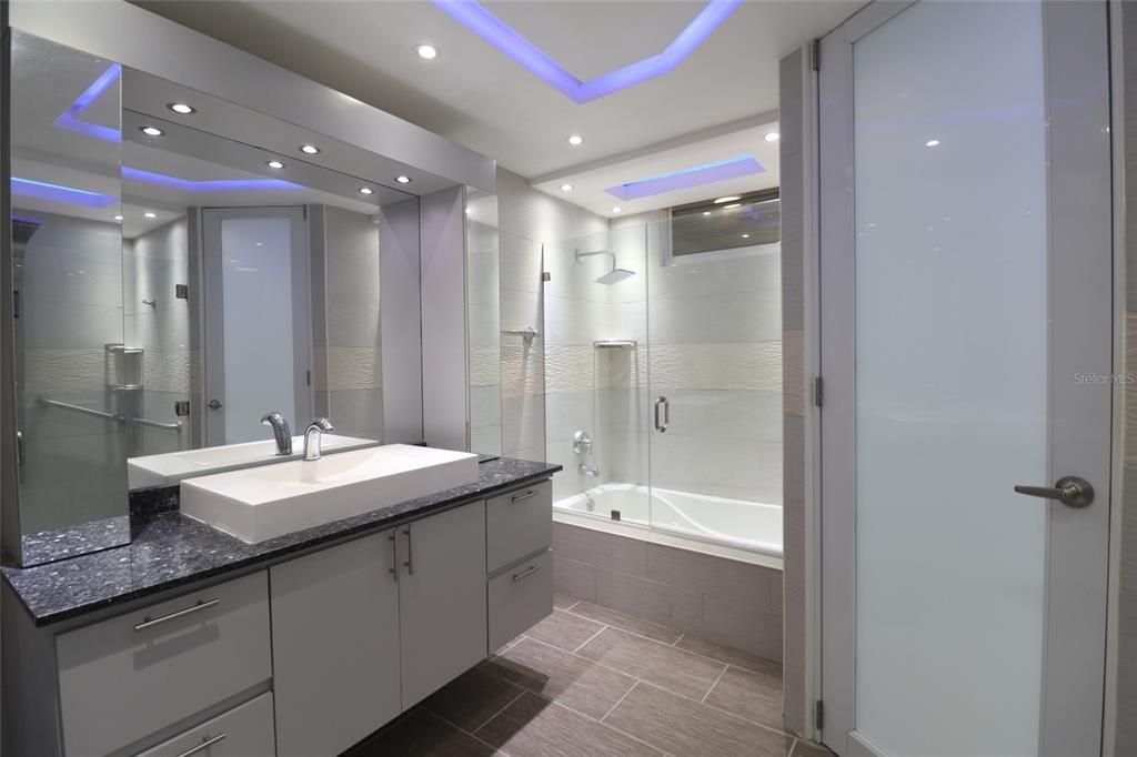 En Venta: $480,000 (3 camas, 2 baños, 2064 Pies cuadrados)