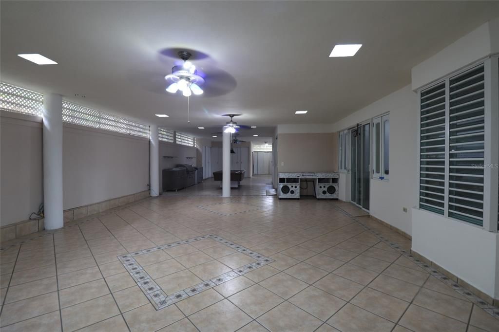 En Venta: $480,000 (3 camas, 2 baños, 2064 Pies cuadrados)