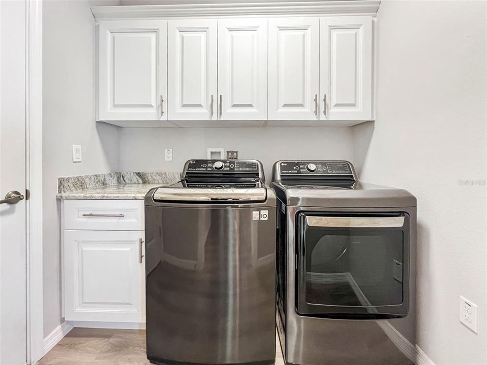 For Sale: $407,000 (3 beds, 2 baths, 1991 Square Feet)