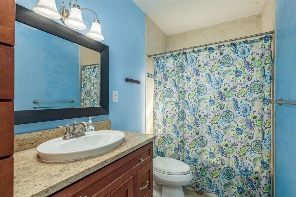 合同活跃: $350,000 (2 贝兹, 1 浴室, 1148 平方英尺)