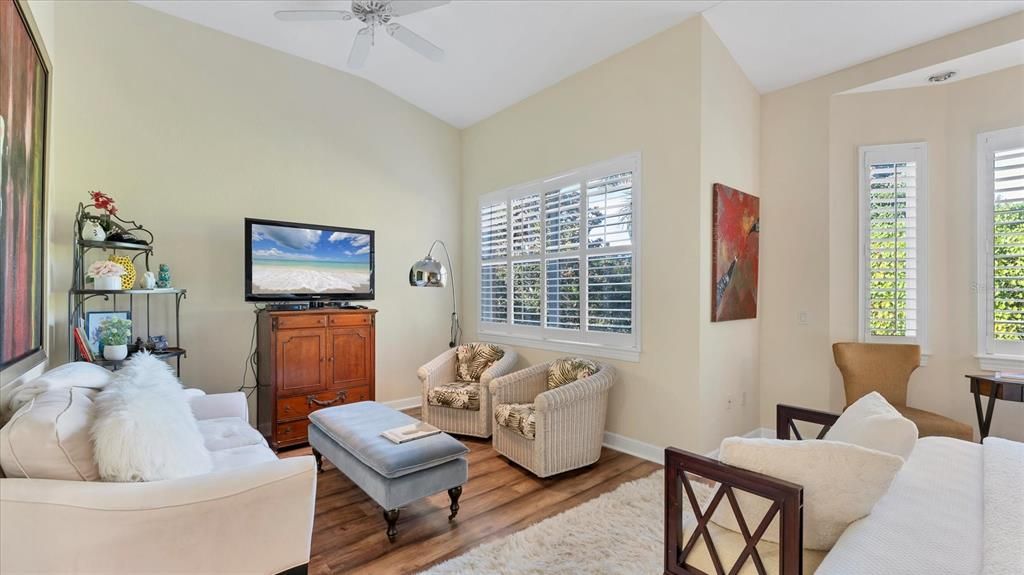 En Venta: $1,150,000 (4 camas, 3 baños, 2719 Pies cuadrados)