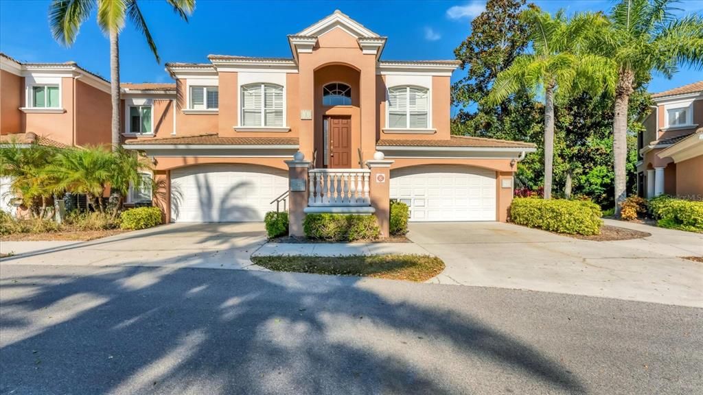 En Venta: $1,150,000 (4 camas, 3 baños, 2719 Pies cuadrados)