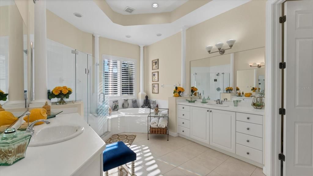 En Venta: $1,150,000 (4 camas, 3 baños, 2719 Pies cuadrados)