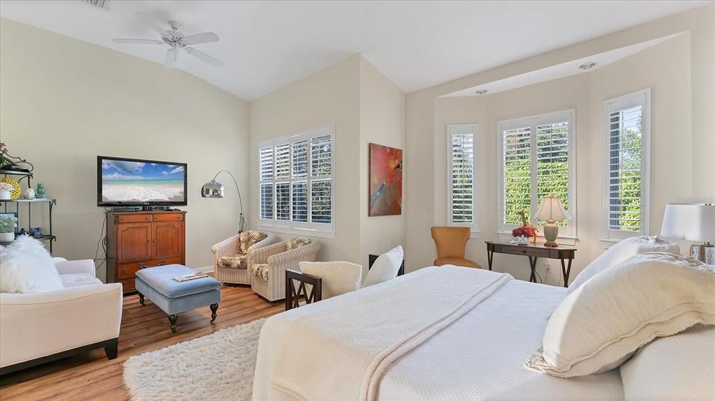 En Venta: $1,150,000 (4 camas, 3 baños, 2719 Pies cuadrados)