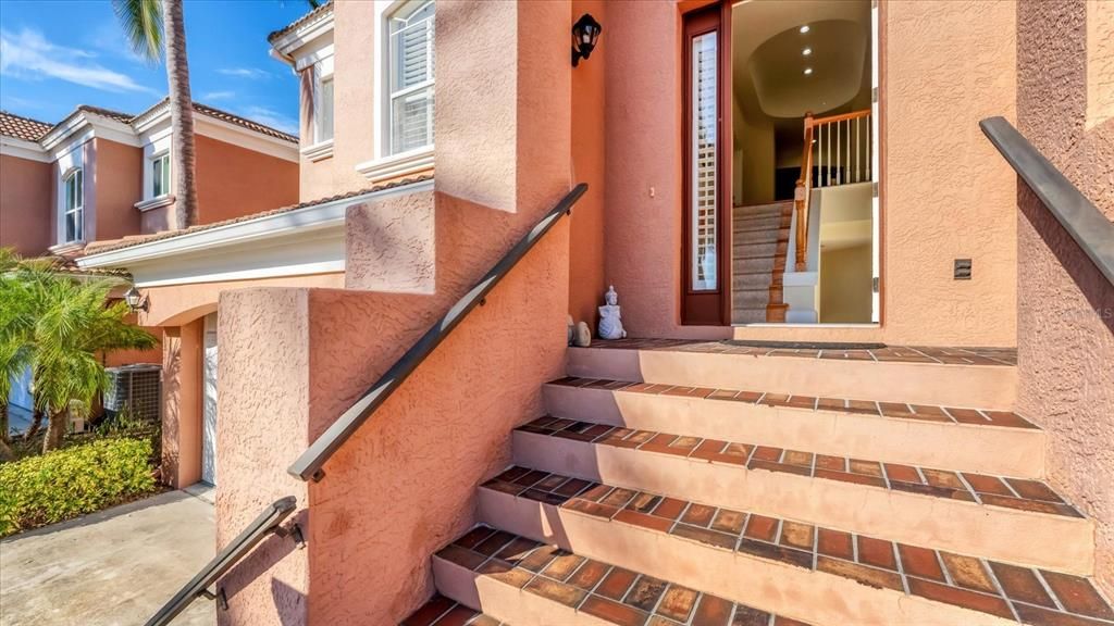 En Venta: $1,150,000 (4 camas, 3 baños, 2719 Pies cuadrados)