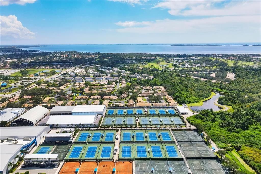 En Venta: $1,150,000 (4 camas, 3 baños, 2719 Pies cuadrados)