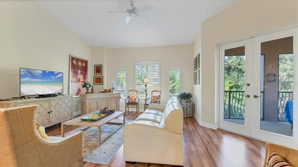 En Venta: $1,150,000 (4 camas, 3 baños, 2719 Pies cuadrados)