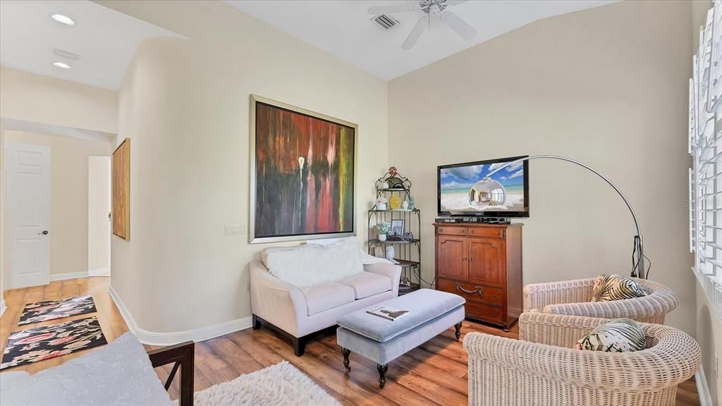 En Venta: $1,150,000 (4 camas, 3 baños, 2719 Pies cuadrados)