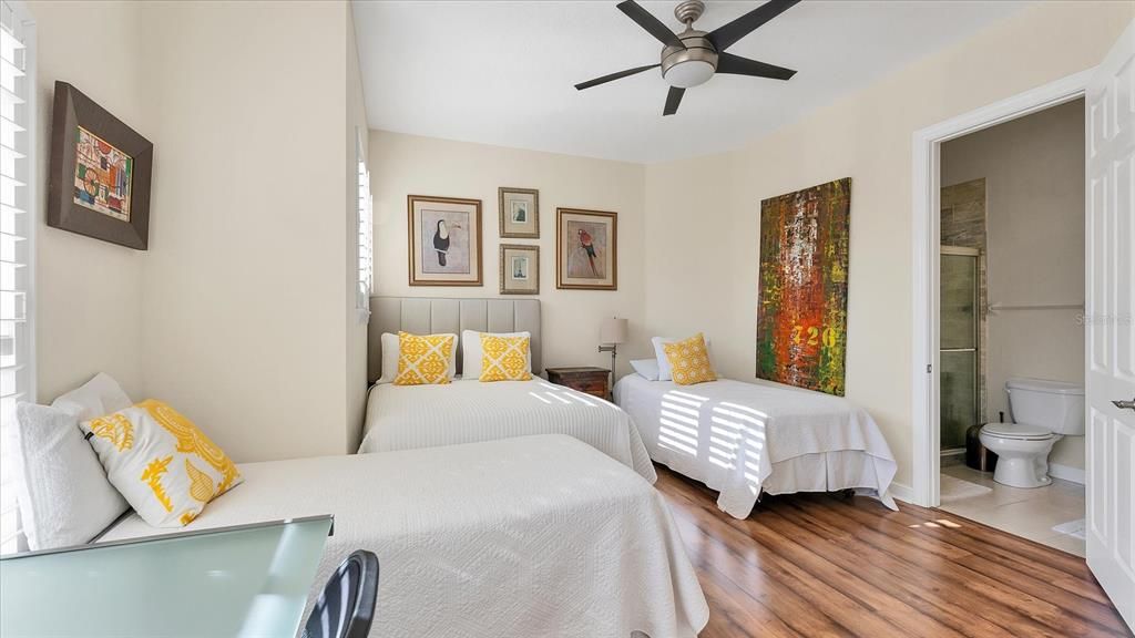 En Venta: $1,150,000 (4 camas, 3 baños, 2719 Pies cuadrados)