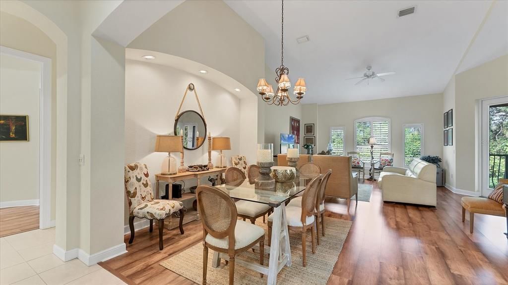 En Venta: $1,150,000 (4 camas, 3 baños, 2719 Pies cuadrados)