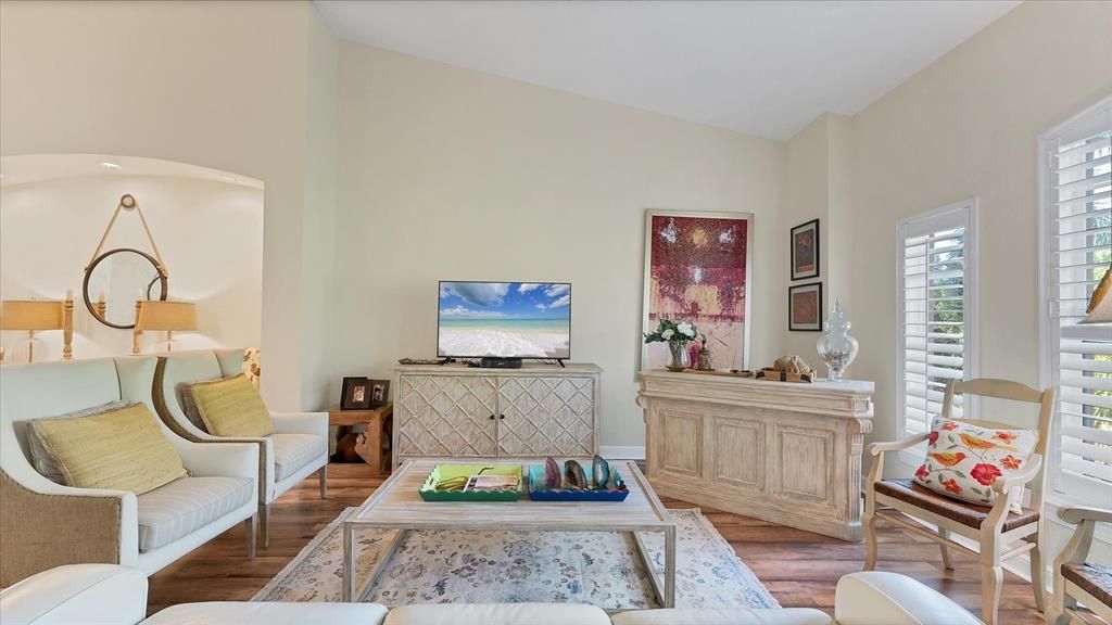 En Venta: $1,150,000 (4 camas, 3 baños, 2719 Pies cuadrados)