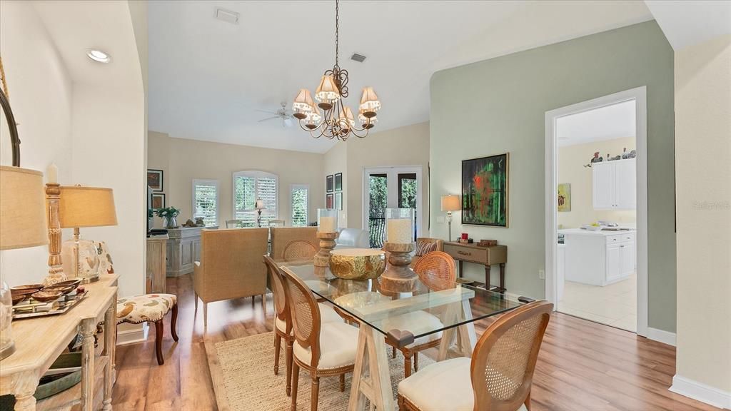 En Venta: $1,150,000 (4 camas, 3 baños, 2719 Pies cuadrados)