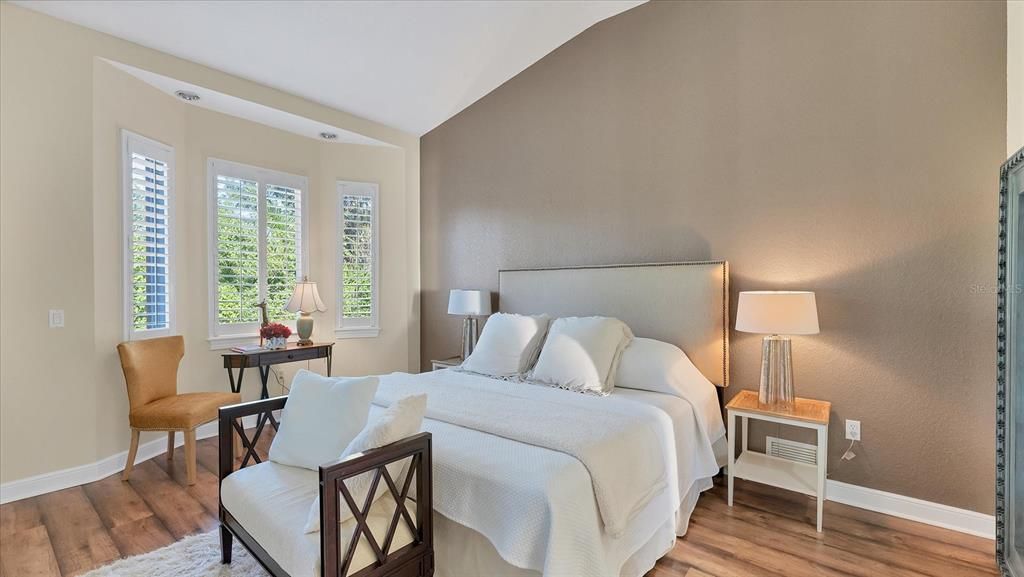 En Venta: $1,150,000 (4 camas, 3 baños, 2719 Pies cuadrados)