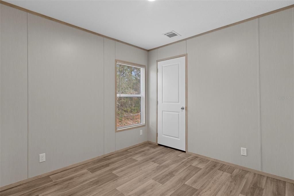 For Sale: $499,000 (5 beds, 3 baths, 2001 Square Feet)