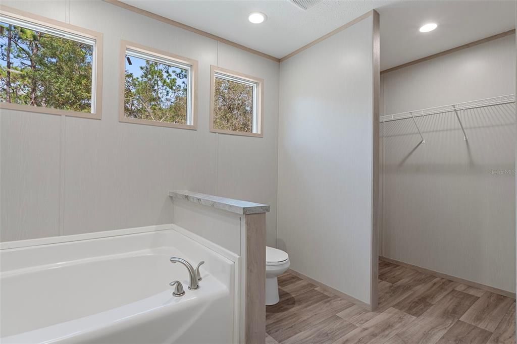 For Sale: $499,000 (5 beds, 3 baths, 2001 Square Feet)