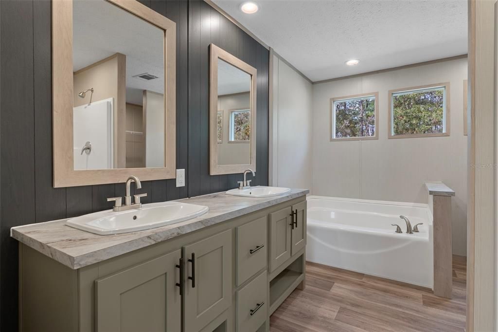 For Sale: $499,000 (5 beds, 3 baths, 2001 Square Feet)