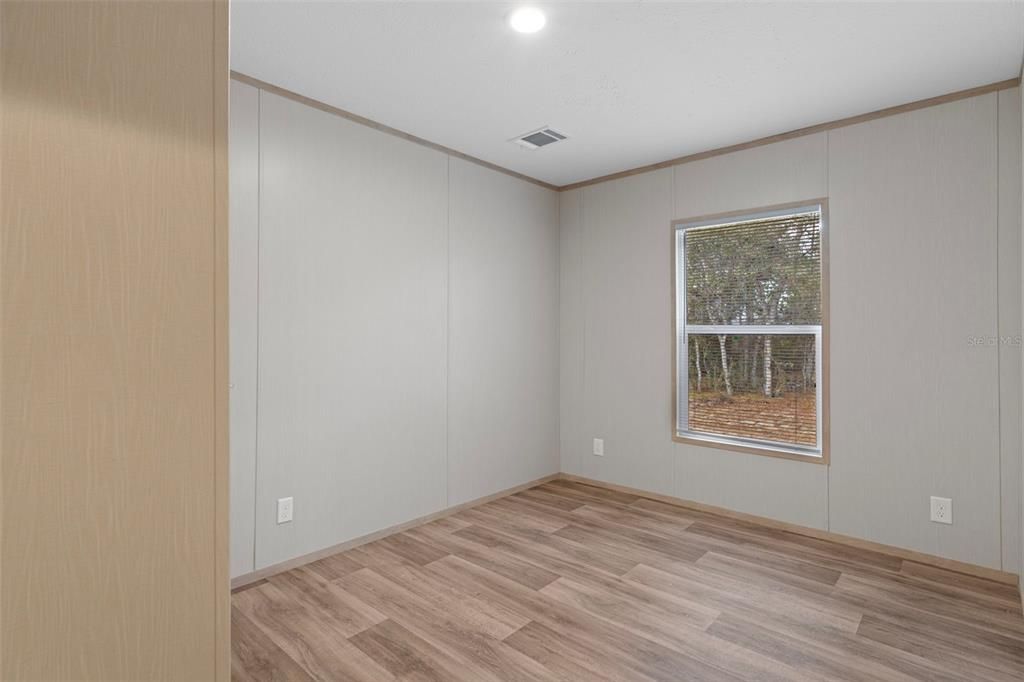 For Sale: $499,000 (5 beds, 3 baths, 2001 Square Feet)