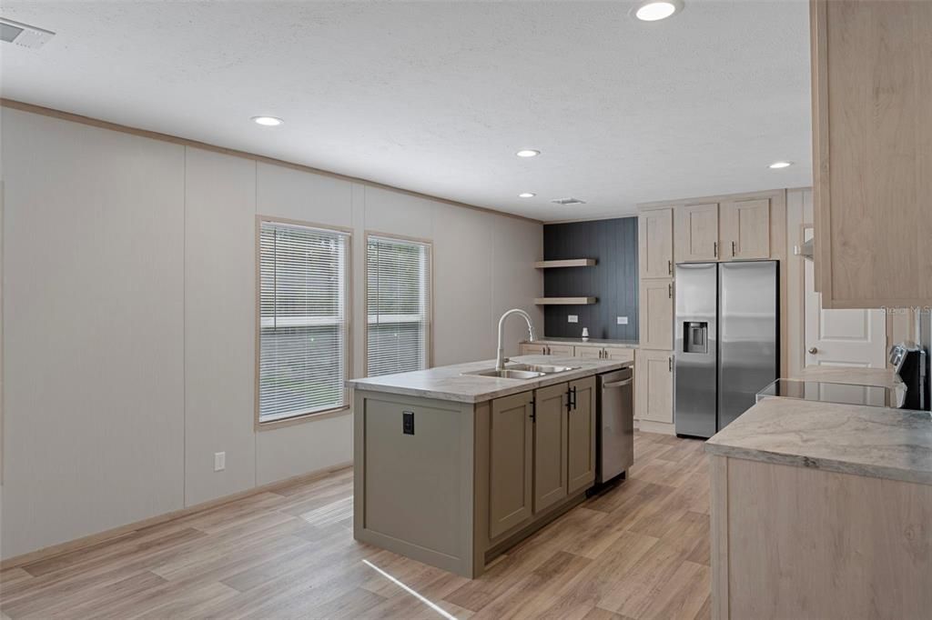 For Sale: $499,000 (5 beds, 3 baths, 2001 Square Feet)