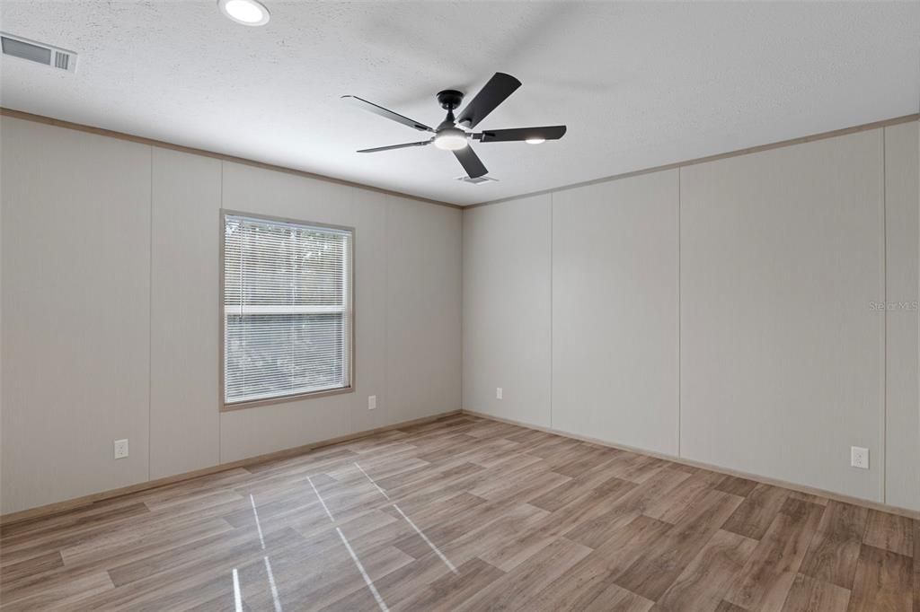 For Sale: $499,000 (5 beds, 3 baths, 2001 Square Feet)