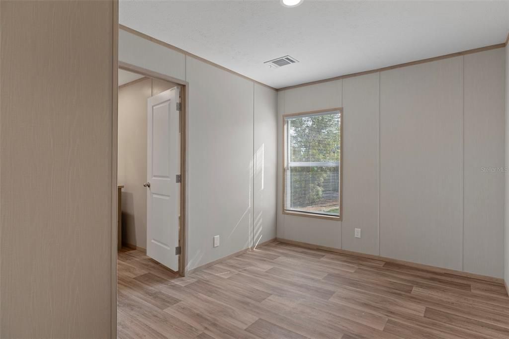 For Sale: $499,000 (5 beds, 3 baths, 2001 Square Feet)