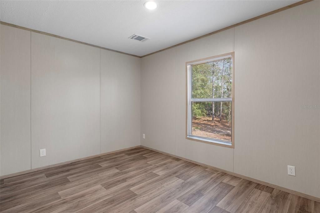 For Sale: $499,000 (5 beds, 3 baths, 2001 Square Feet)