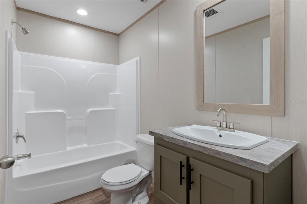 For Sale: $499,000 (5 beds, 3 baths, 2001 Square Feet)