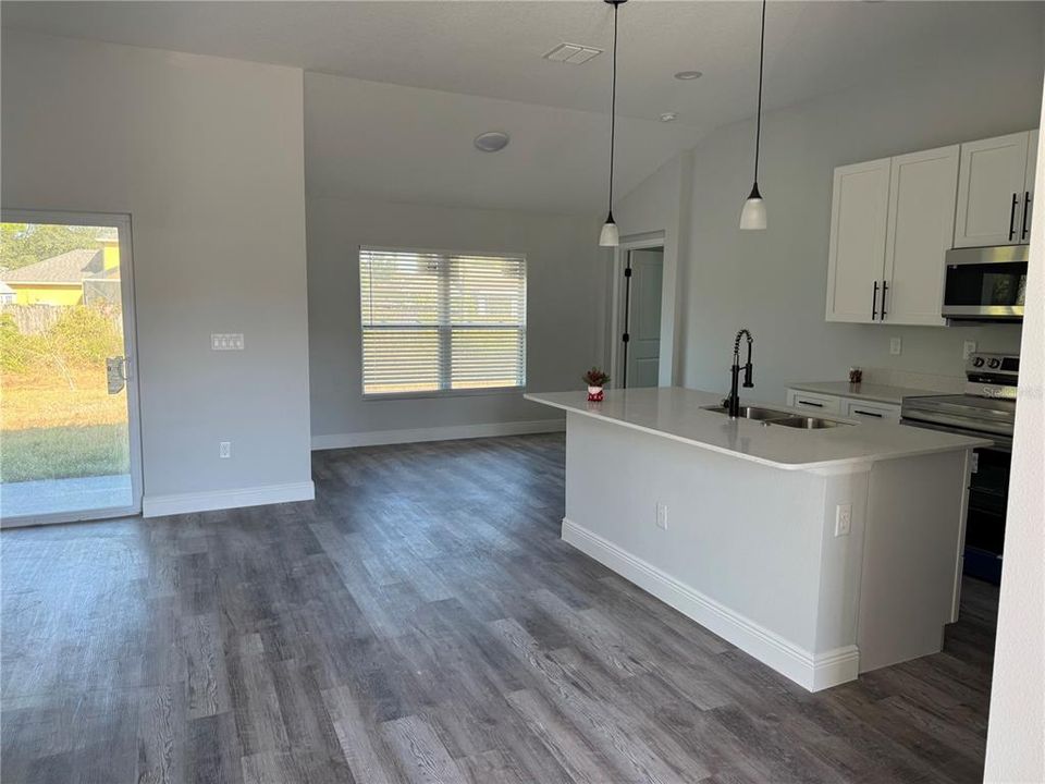 For Sale: $350,000 (3 beds, 2 baths, 1612 Square Feet)