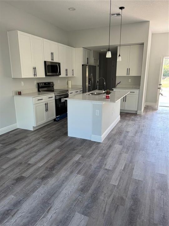 For Sale: $350,000 (3 beds, 2 baths, 1612 Square Feet)