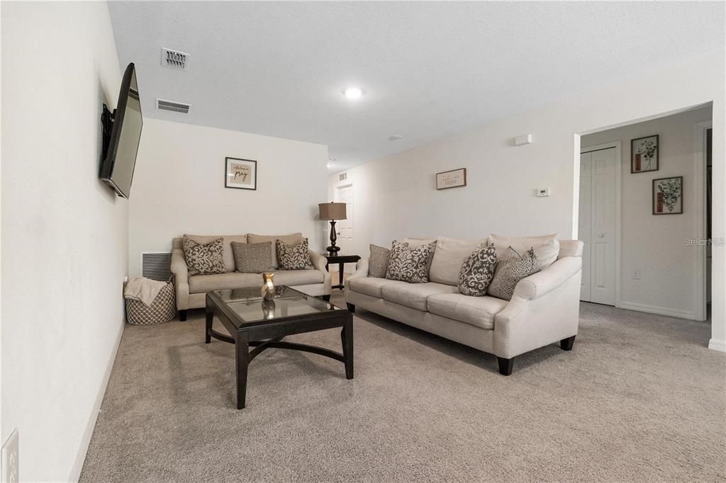 For Rent: $2,200 (4 beds, 2 baths, 1791 Square Feet)