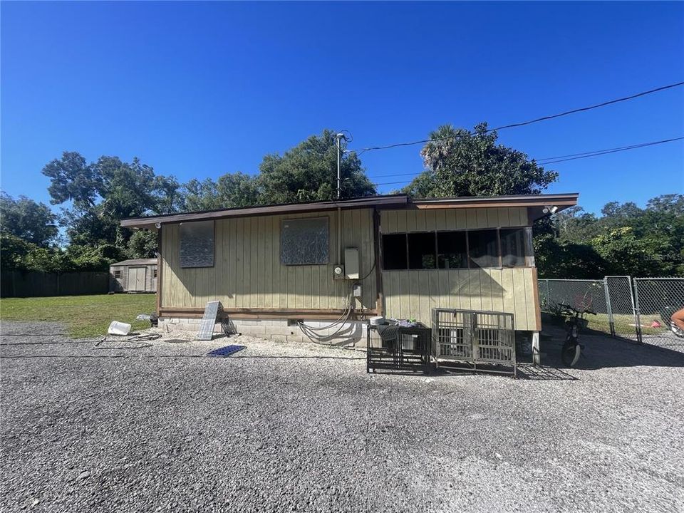 For Sale: $110,000 (2 beds, 1 baths, 776 Square Feet)