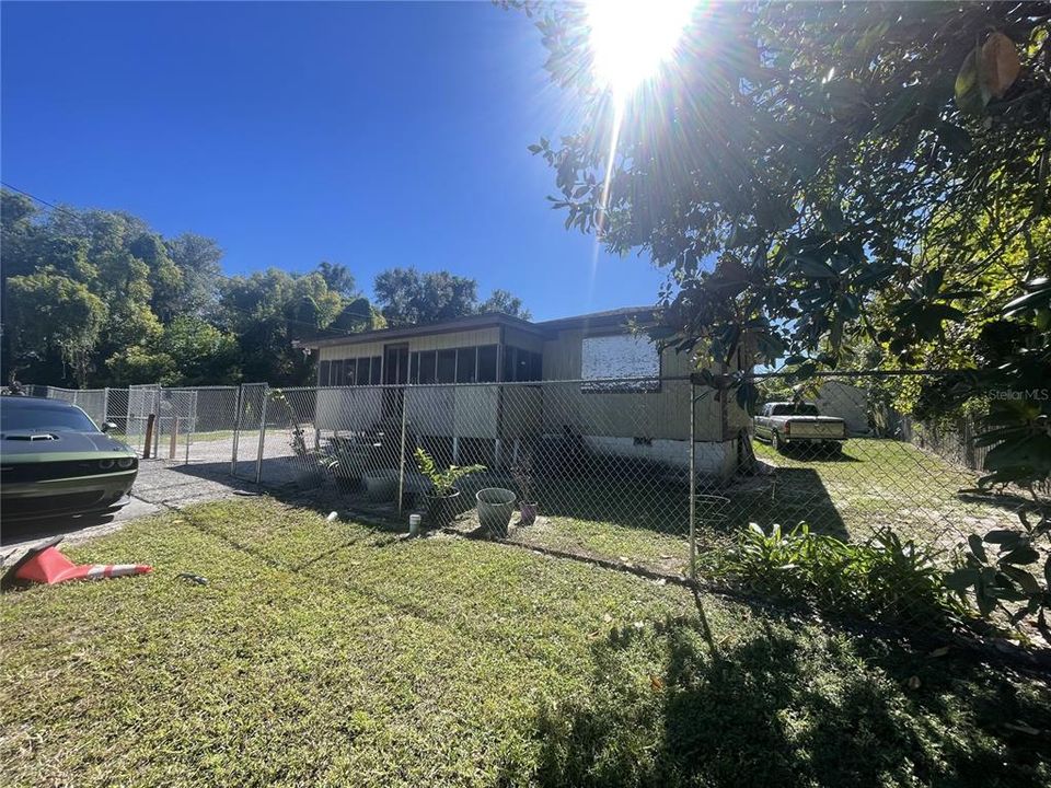 For Sale: $110,000 (2 beds, 1 baths, 776 Square Feet)