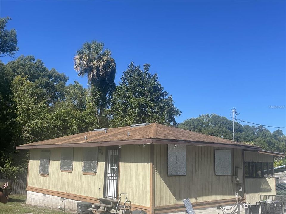 For Sale: $110,000 (2 beds, 1 baths, 776 Square Feet)