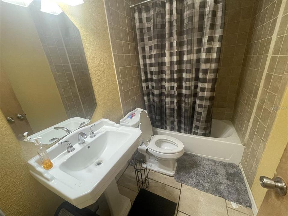 For Sale: $110,000 (2 beds, 1 baths, 776 Square Feet)