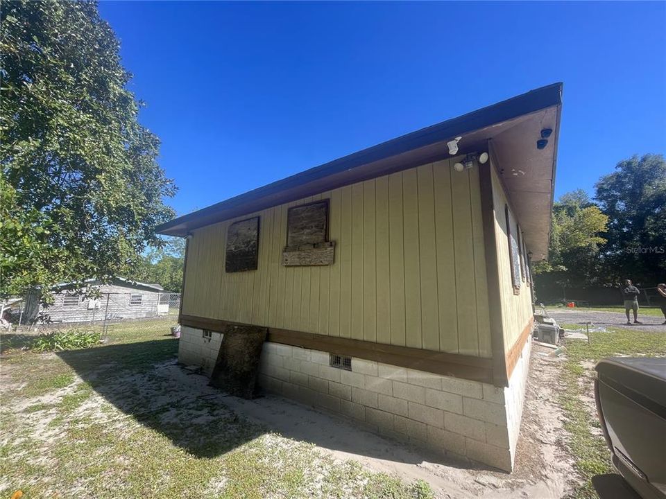 For Sale: $110,000 (2 beds, 1 baths, 776 Square Feet)