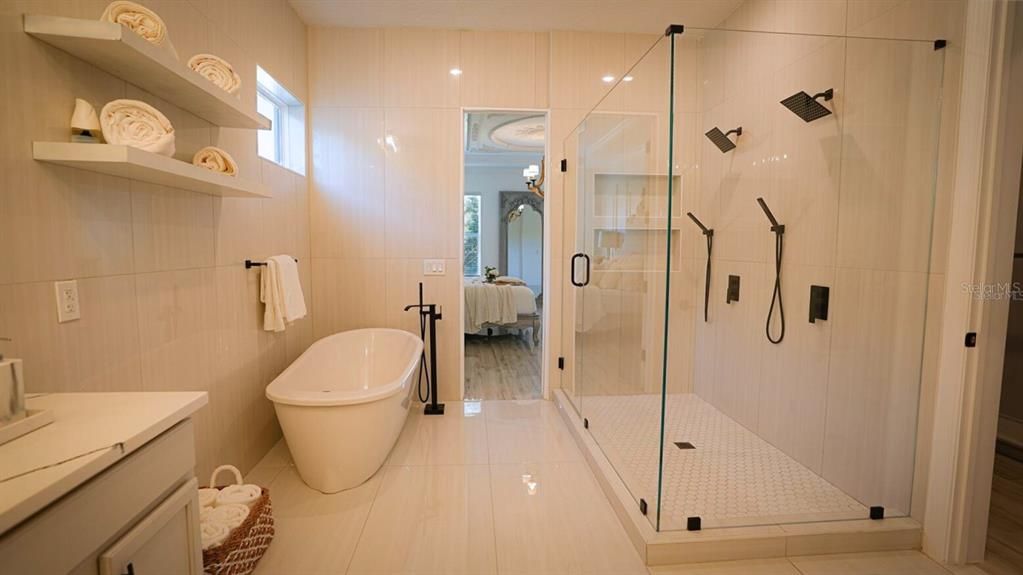 En Venta: $1,190,000 (6 camas, 5 baños, 4305 Pies cuadrados)